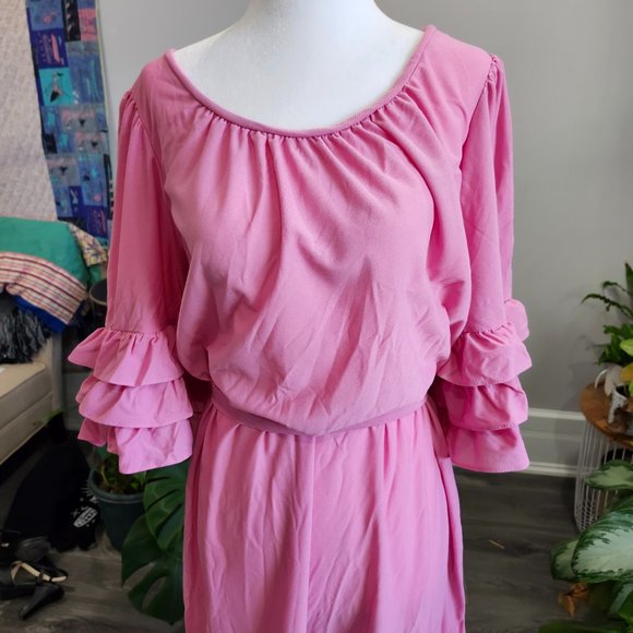 Vintage 1970's Rose Pink Shift Dress with Ruffle Cuffs & Hem - Picture 3 of 13